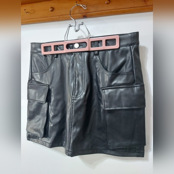 Fashion Nova faux leather skirt - Picture 2 of 11